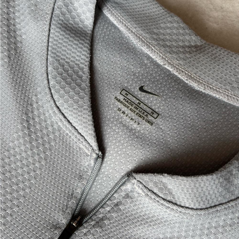 Nike Dri Fit Men’s Half Zip Shirt - Picture 3 of 6